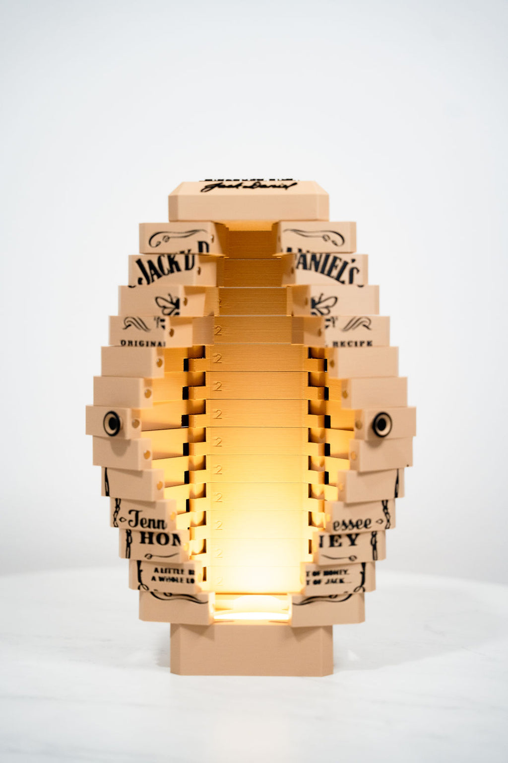 Premium Geschenkbox für Jack Daniel's Honey – optional mit Beleuchtung & Personalisierung