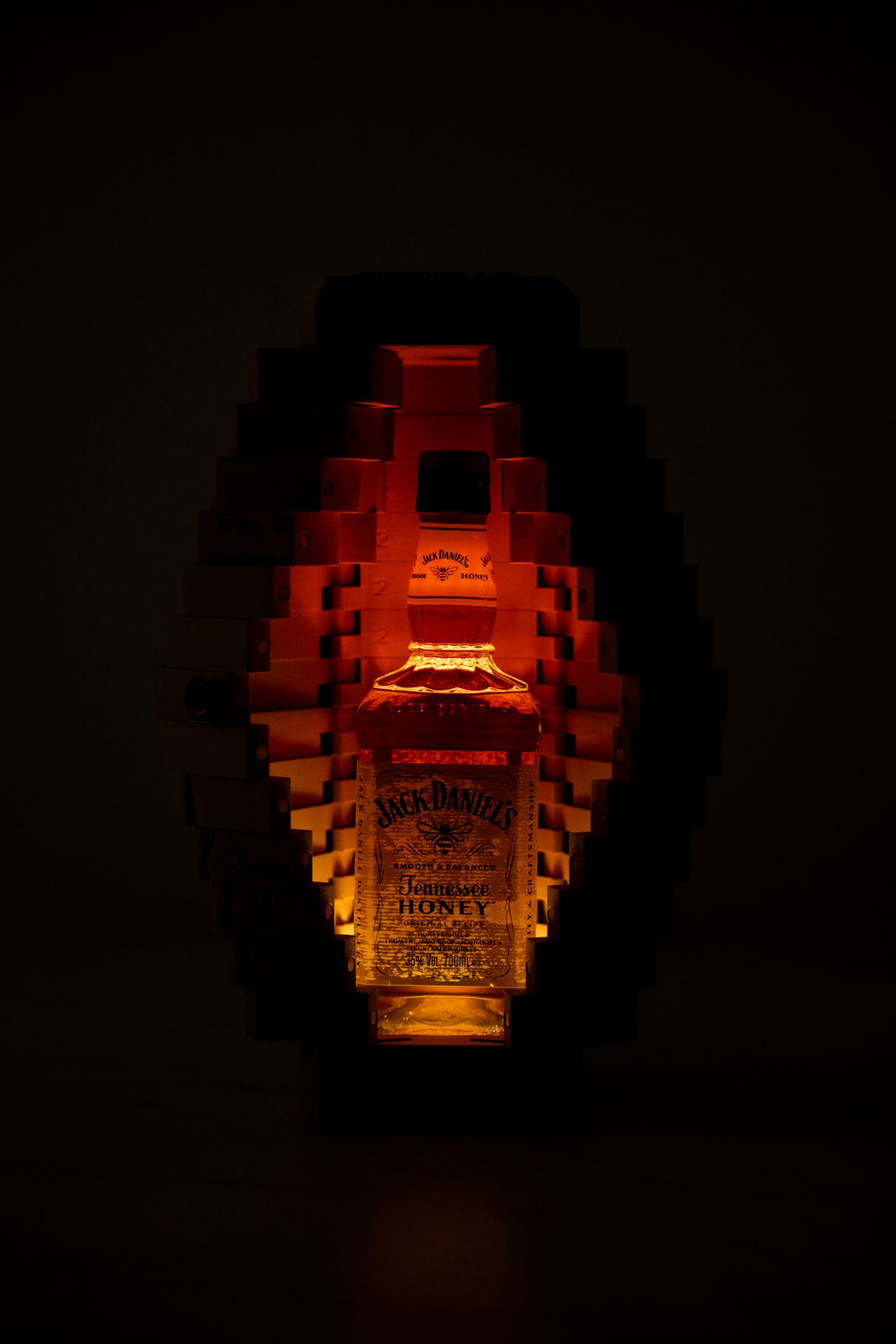 Premium Geschenkbox für Jack Daniel's Honey – optional mit Beleuchtung & Personalisierung