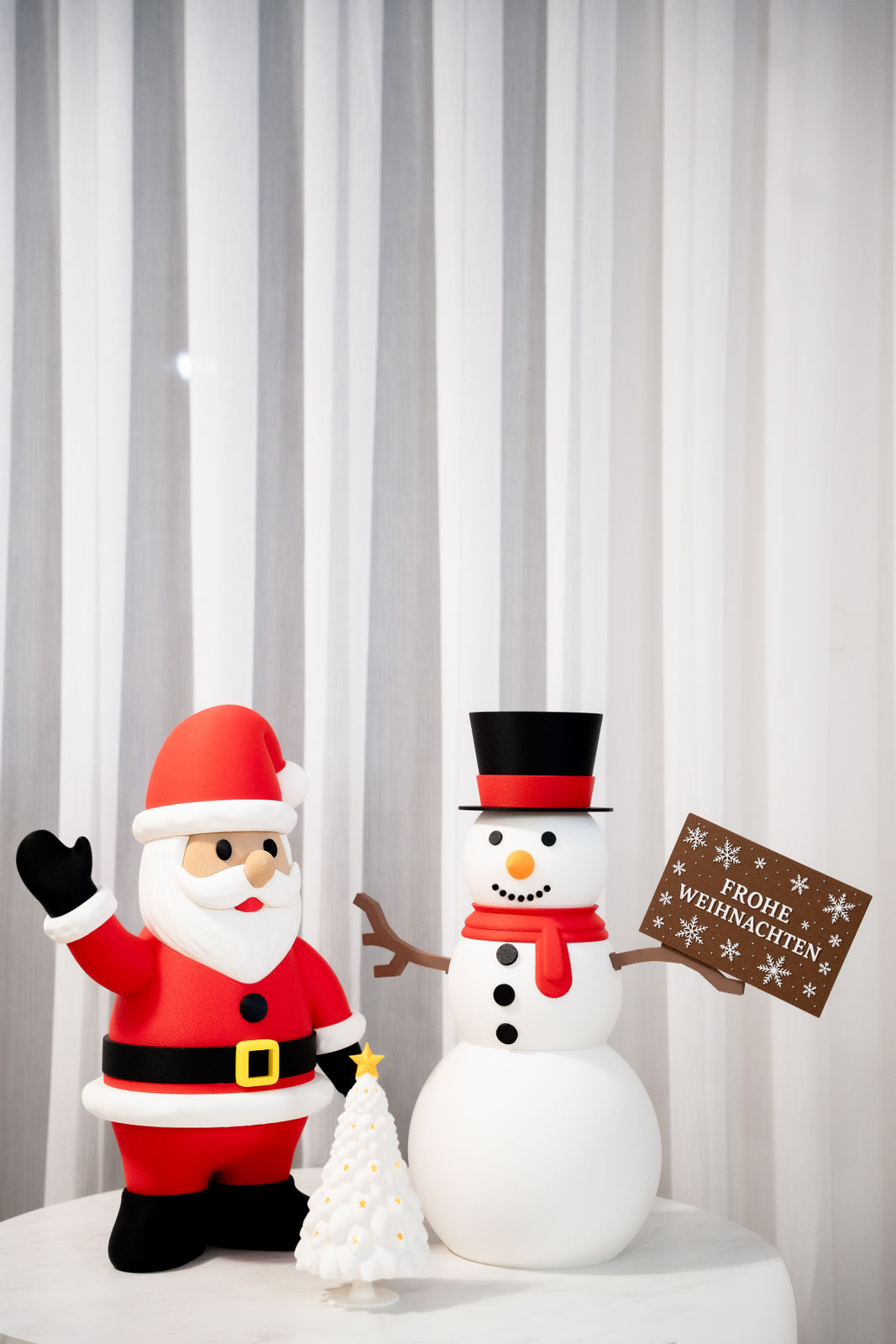 Schneemann Dekofigur mit personalisierbarem Schild – Für Innen & Außen